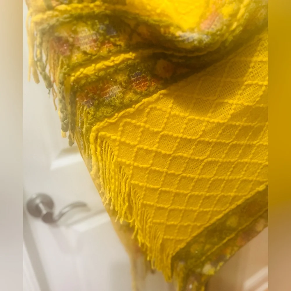 Yellow Boho Knit Poncho Lightweight Spring Layer Beach Wrap OS - Picture 8 of 15